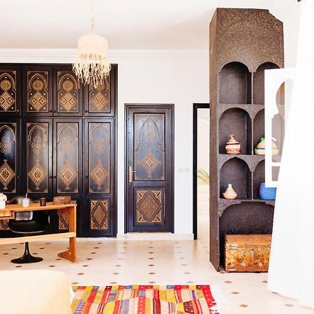 La Maison Des Ailleurs Szavíra Kültér fotó