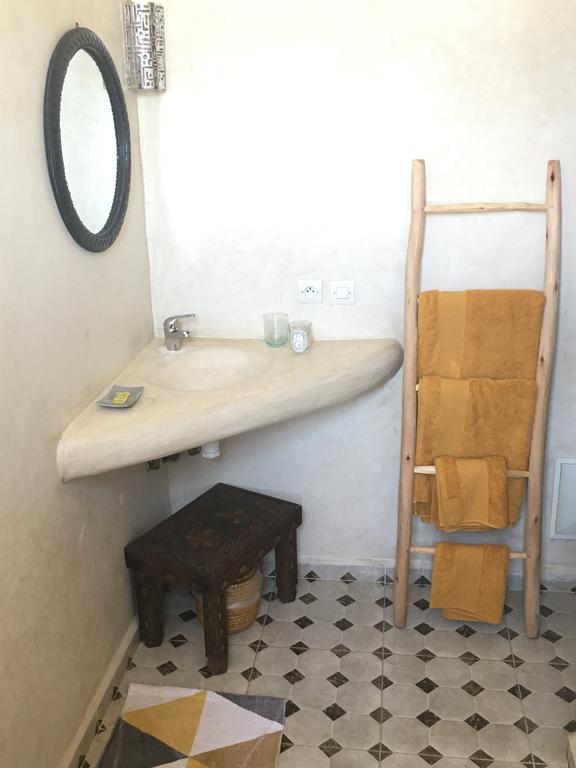 La Maison Des Ailleurs Szavíra Kültér fotó