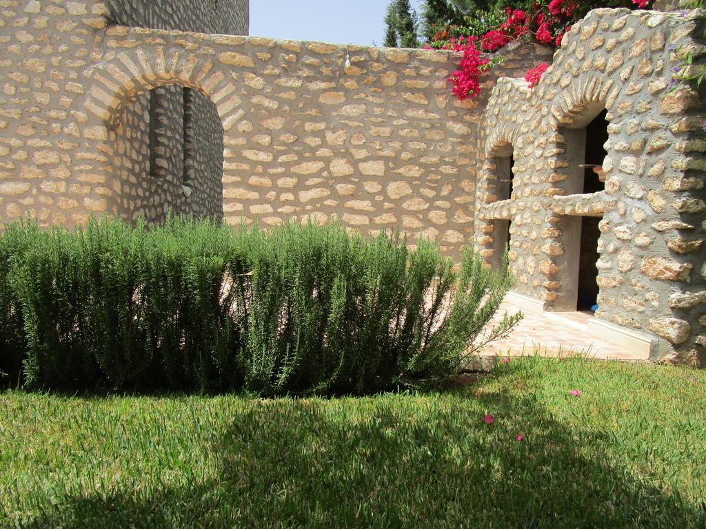 La Maison Des Ailleurs Szavíra Kültér fotó