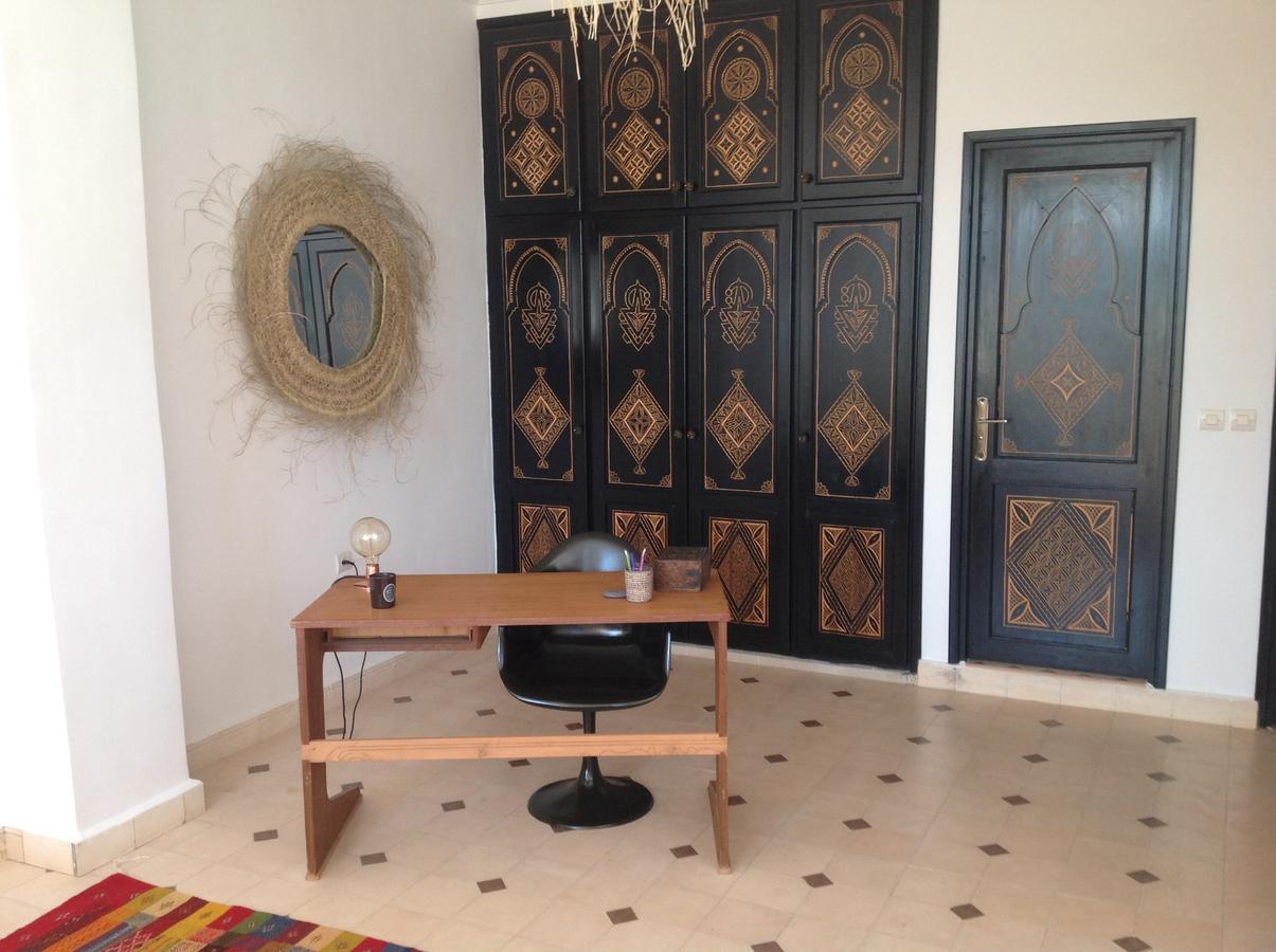 La Maison Des Ailleurs Szavíra Kültér fotó